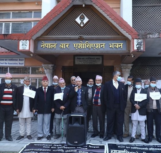 प्रधानन्यायाधीश  जबराको राजीनामा माग गर्दै  बार को आन्दोलन जारी